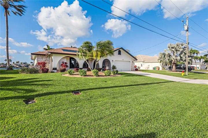 307 SE 33rd TER, CAPE CORAL FL 33904