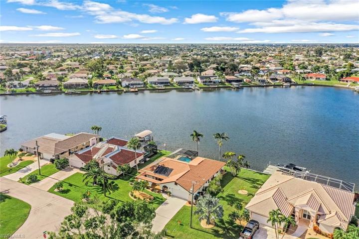 307 SE 33rd TER, CAPE CORAL FL 33904