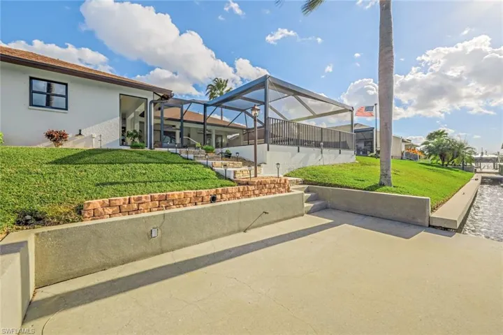 307 SE 33rd TER, CAPE CORAL FL 33904