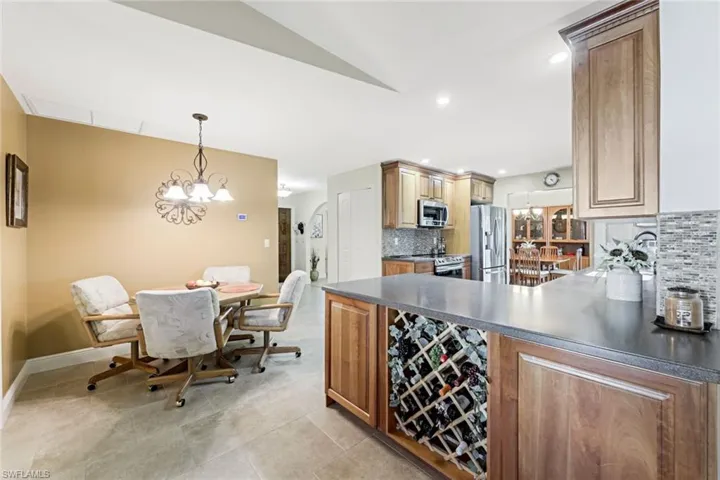 307 SE 33rd TER, CAPE CORAL FL 33904