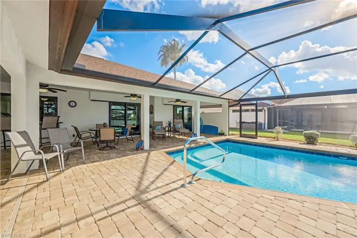 307 SE 33rd TER, CAPE CORAL FL 33904