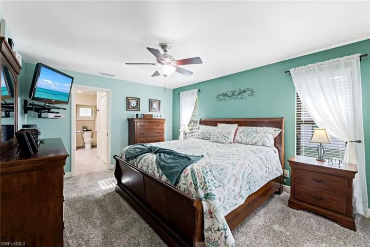 307 SE 33rd TER, CAPE CORAL FL 33904