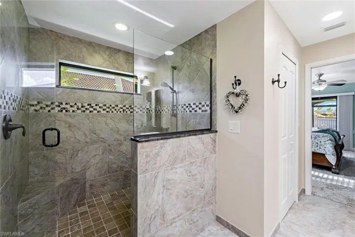 307 SE 33rd TER, CAPE CORAL FL 33904