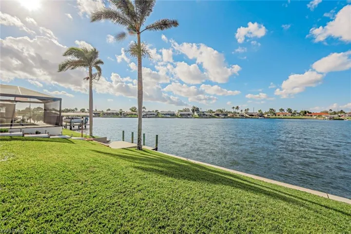 307 SE 33rd TER, CAPE CORAL FL 33904