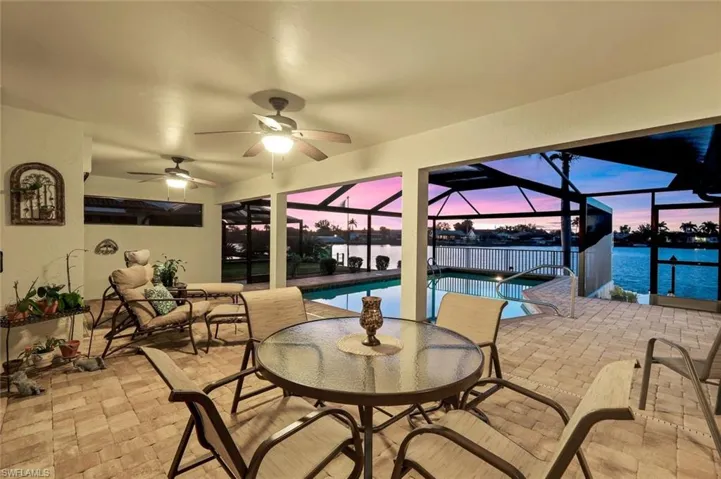 307 SE 33rd TER, CAPE CORAL FL 33904