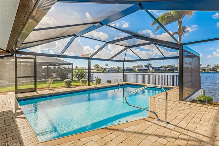 307 SE 33rd TER, CAPE CORAL FL 33904
