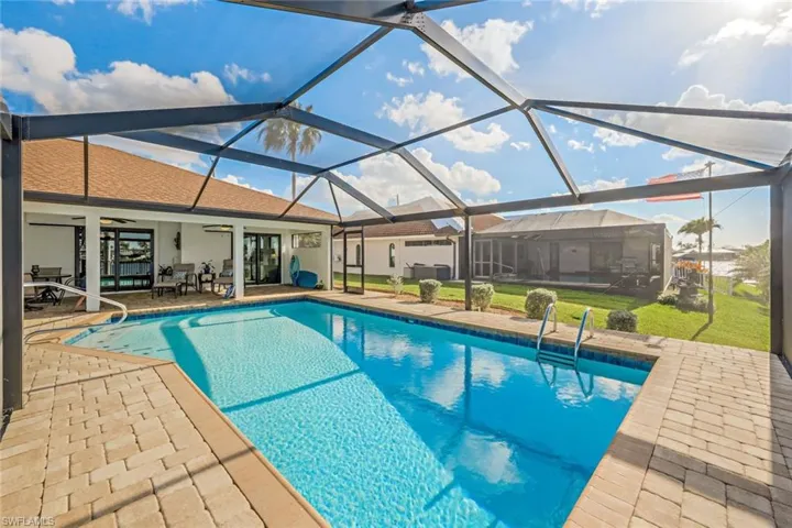 307 SE 33rd TER, CAPE CORAL FL 33904