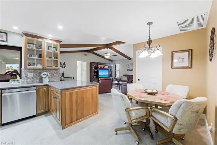 307 SE 33rd TER, CAPE CORAL FL 33904