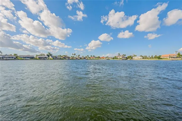 307 SE 33rd TER, CAPE CORAL FL 33904