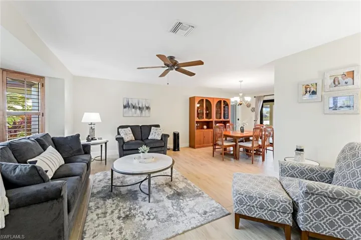 307 SE 33rd TER, CAPE CORAL FL 33904
