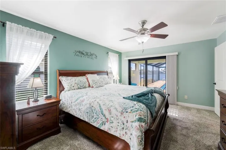 307 SE 33rd TER, CAPE CORAL FL 33904