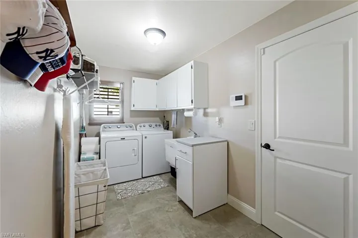 307 SE 33rd TER, CAPE CORAL FL 33904