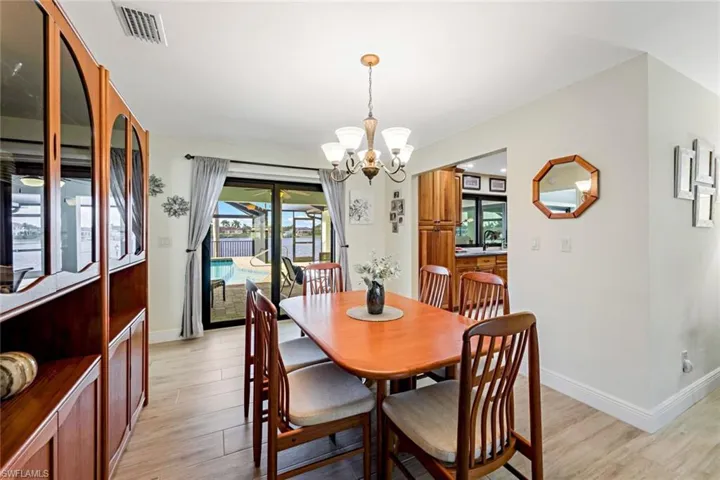 307 SE 33rd TER, CAPE CORAL FL 33904