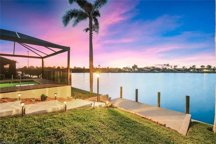 307 SE 33rd TER, CAPE CORAL FL 33904