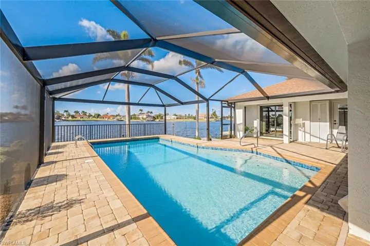307 SE 33rd TER, CAPE CORAL FL 33904