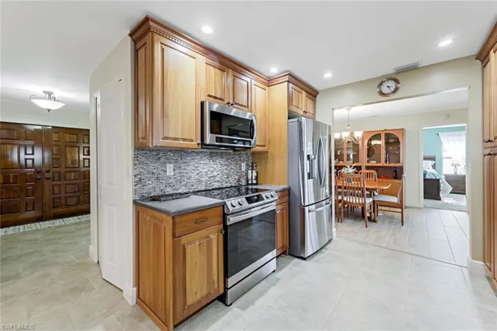 307 SE 33rd TER, CAPE CORAL FL 33904