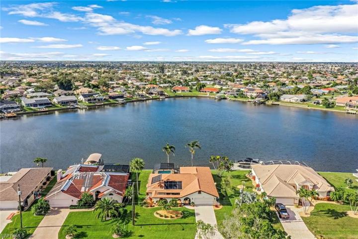 307 SE 33rd TER, CAPE CORAL FL 33904