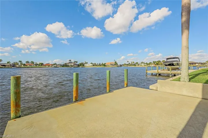 307 SE 33rd TER, CAPE CORAL FL 33904