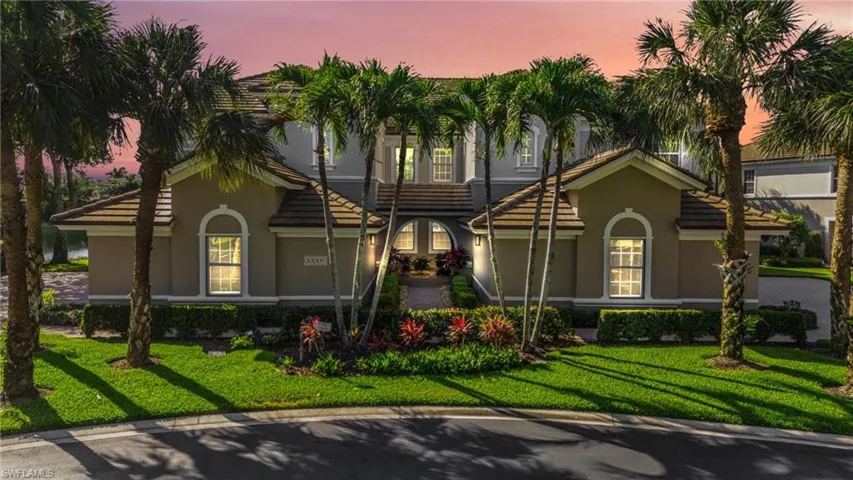 View of front of house featuring a lawn