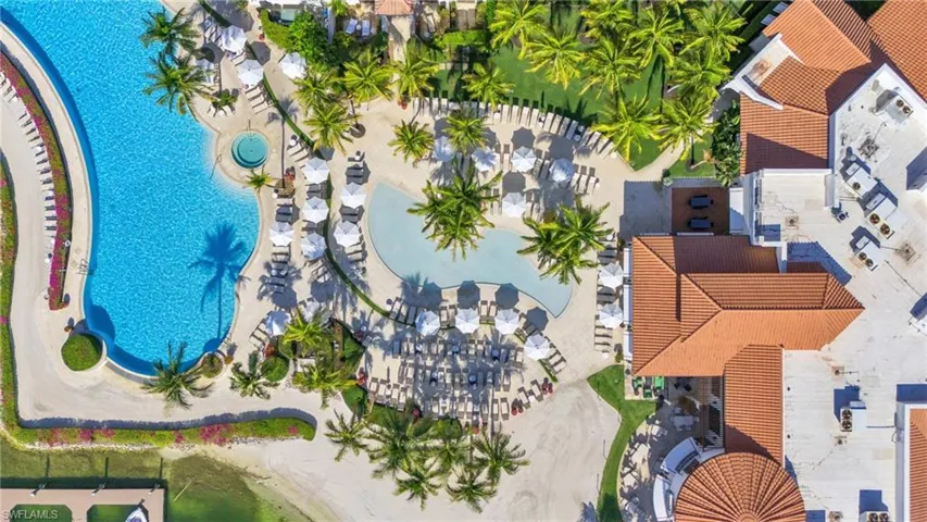 Birds eye view of property