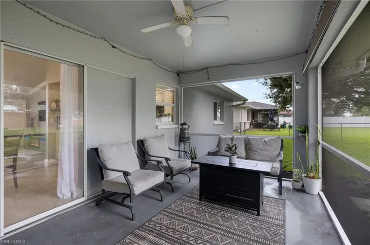 Sunroom / solarium featuring an outdoor hangout area and a ceiling fan