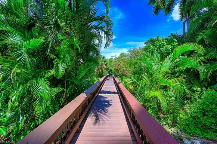 Path to the beach for walking or the tram