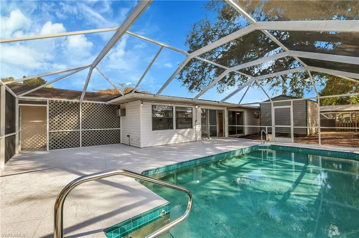 Photo showing the back of the house from the lanai