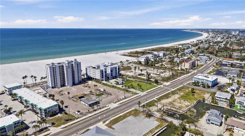 Bird's eye view of expansive beach and apartment complex / building