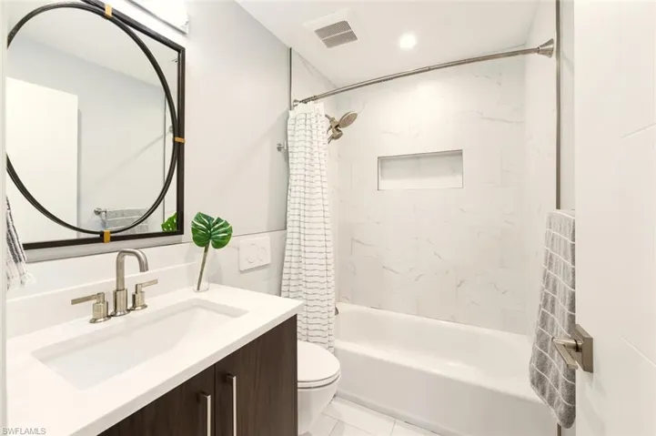 27088  Del  LN, Bonita Springs, FL 34135