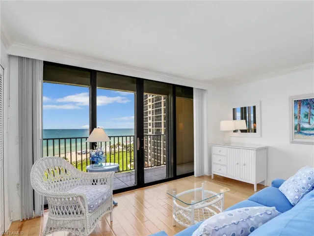10851 Gulf Shore Dr 605, Naples, Florida 34108