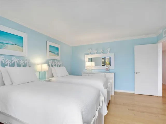 10851 Gulf Shore Dr 605, Naples, Florida 34108