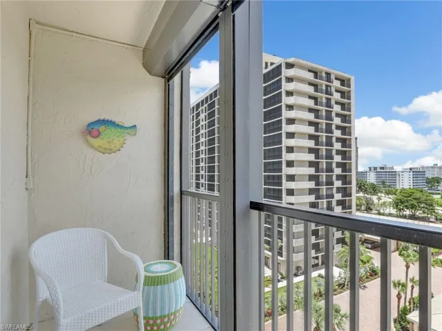 10851 Gulf Shore Dr 605, Naples, Florida 34108
