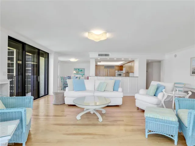 10851 Gulf Shore Dr 605, Naples, Florida 34108