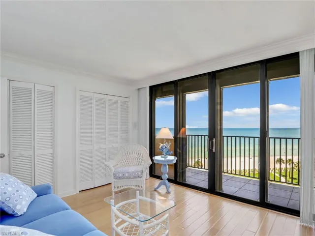 10851 Gulf Shore Dr 605, Naples, Florida 34108