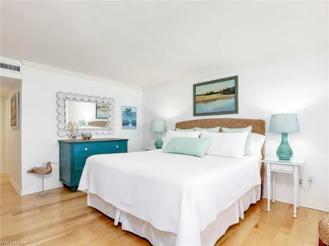 10851 Gulf Shore Dr 605, Naples, Florida 34108