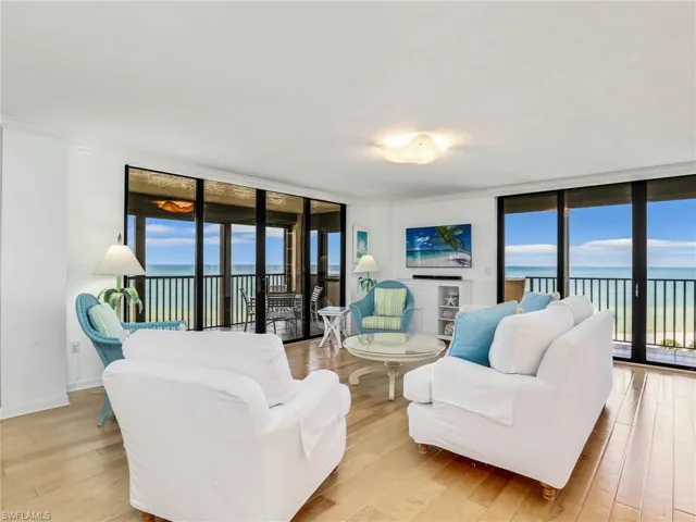 10851 Gulf Shore Dr 605, Naples, Florida 34108