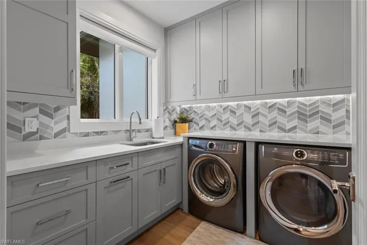 541 Whispering Pine Ct, Naples, Florida 34103