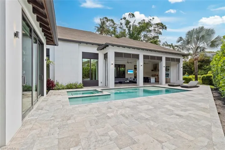 541 Whispering Pine Ct, Naples, Florida 34103