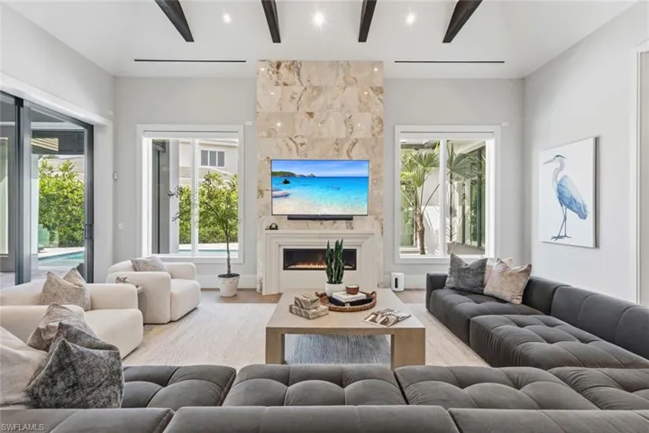 541 Whispering Pine Ct, Naples, Florida 34103