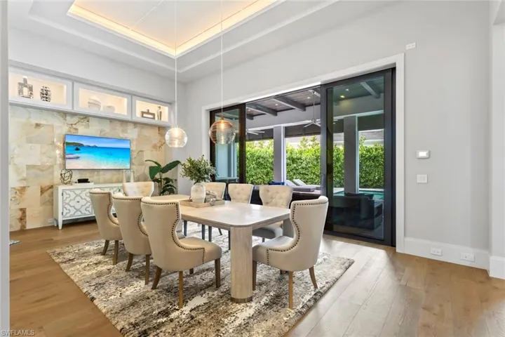 541 Whispering Pine Ct, Naples, Florida 34103