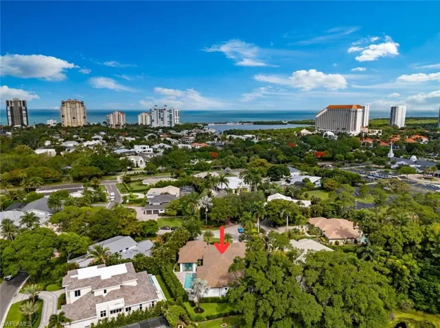 541 Whispering Pine Ct, Naples, Florida 34103