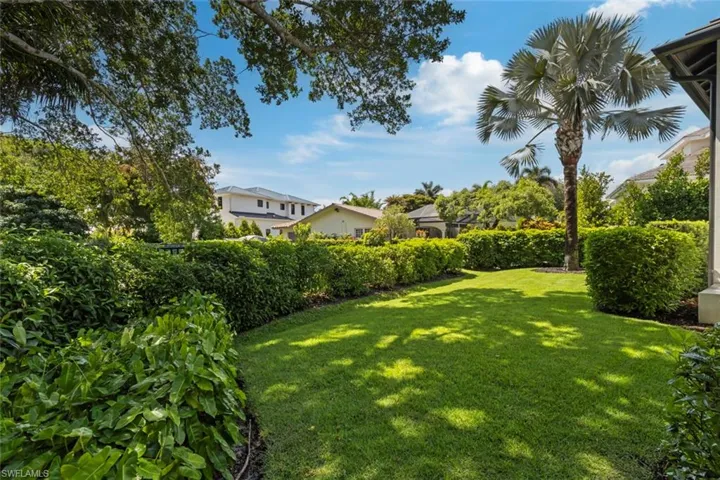 541 Whispering Pine Ct, Naples, Florida 34103