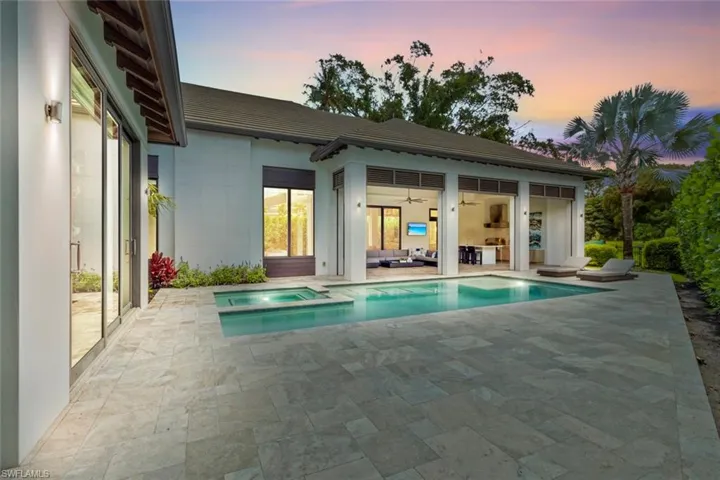 541 Whispering Pine Ct, Naples, Florida 34103