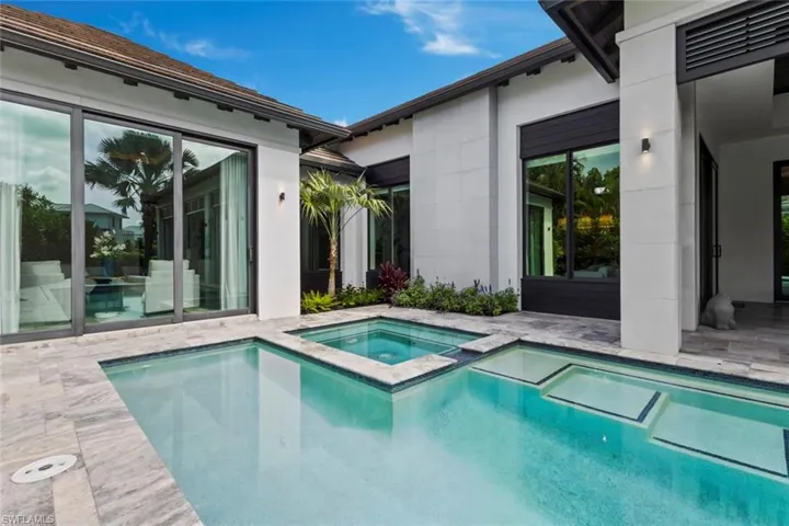 541 Whispering Pine Ct, Naples, Florida 34103