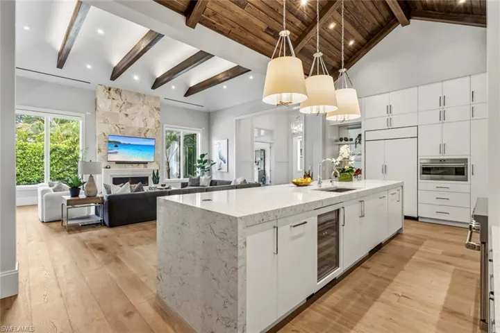 541 Whispering Pine Ct, Naples, Florida 34103