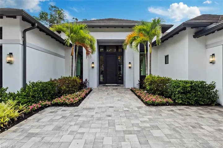 541 Whispering Pine Ct front entry