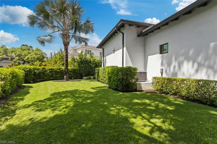 541 Whispering Pine Ct, Naples, Florida 34103