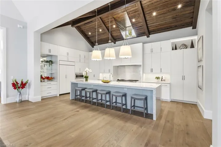 541 Whispering Pine Ct, Naples, Florida 34103