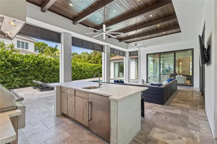 541 Whispering Pine Ct, Naples, Florida 34103
