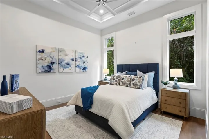 541 Whispering Pine Ct, Naples, Florida 34103